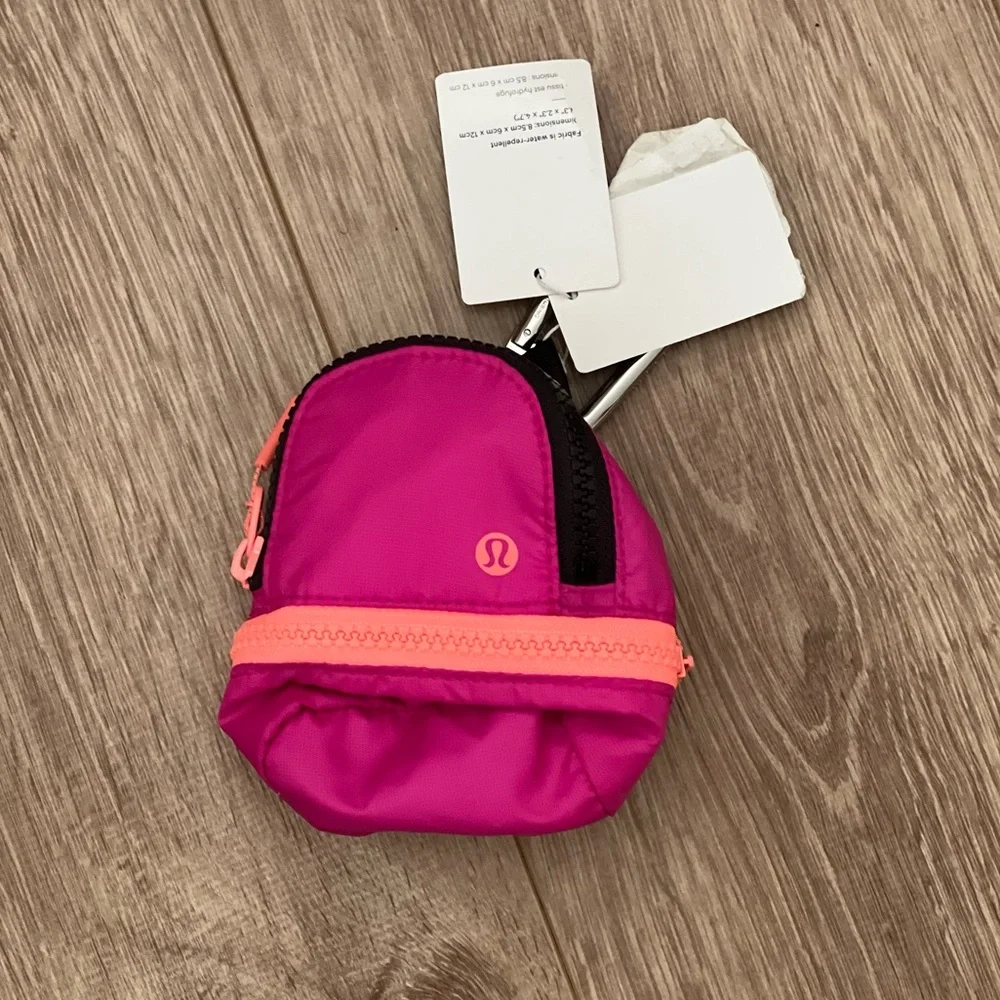 Lululemon adventure backpack nano clip - đź’śđź’— pairs with Sonic Pink belt bag - Picture 6 of 7